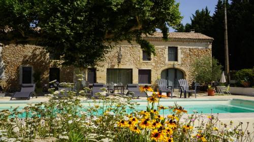 Mas Provençal typique récemment rénové : Villas proche de Jonquières