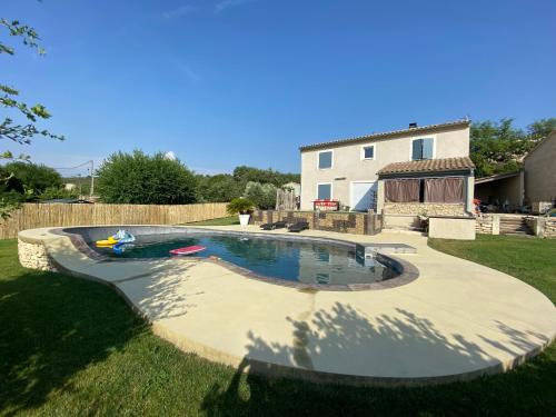 Villa individuelle avec piscine privée proche du Ventoux : Villas proche de Villes-sur-Auzon