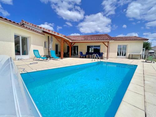 Villa avec piscine - 4 chambres - Entièrement équipée - Proche Issigeac et Bergerac : Villas proche de Singleyrac