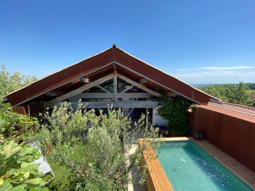 Grande Maison d'architecte avec toit terrasse, Piscine sans vis à vis et Sauna : Villas proche de Roche