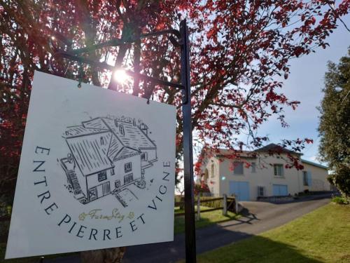 Entre Pierre et Vigne - Charming former Winery Farmhouse with Hot Tub : Maisons de vacances proche de Saint-Astier