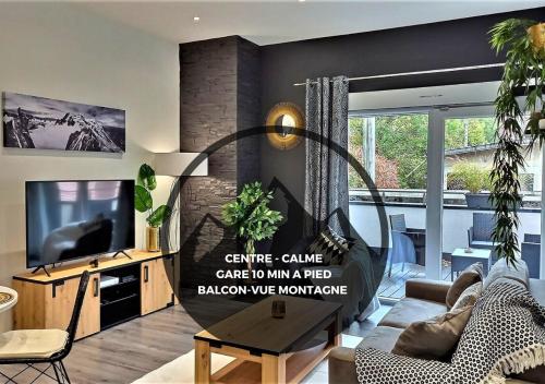 Black&White Home-by So'SerenityHome-Balcon-Parking : Appartements proche de Cluses