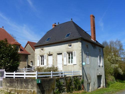 Gîte Bransat, 5 pièces, 8 personnes - FR-1-489-295 : Maisons de vacances proche de Louchy-Montfand