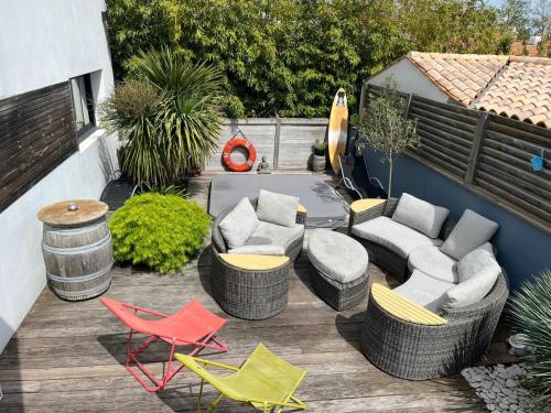 Maison avec terrasse et Jacuzzi : Maisons de vacances proche de Nieul-sur-Mer