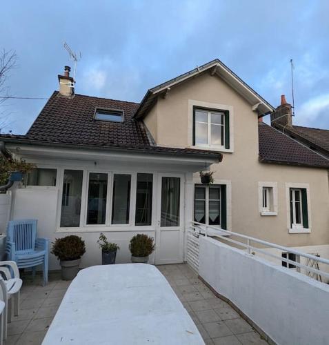 Grande maison avec extérieur : Maisons de vacances proche de Mehun-sur-Yèvre