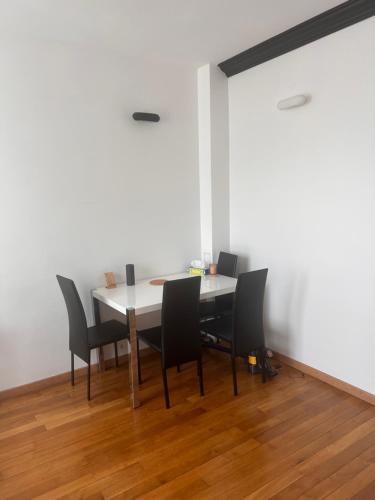 Jouny’s lovely 1 bedroom apartment, 38m2 fully furnished : Appartements proche de La Garenne-Colombes