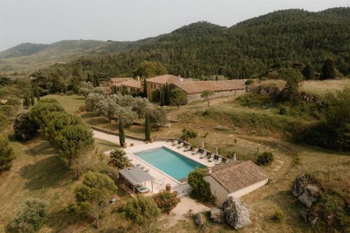 Luxury Villa set in 650 acres with Pool : Villas proche de Mas-des-Cours