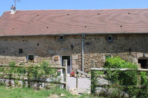 Petite Ferme Embir : Maisons de vacances proche de Pouligny-Saint-Martin