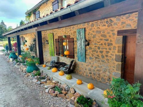 Belle longère en Périgord vert : Maisons de vacances proche de Saint-Saud-Lacoussière