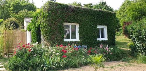 Détente champêtre, maisonnette rénovée en 2023 : Maisons de vacances proche de Ménerville