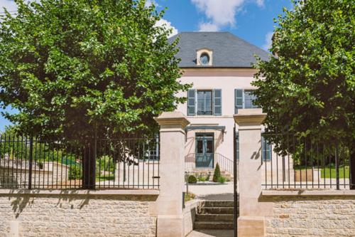 Villa Eulalie Guest House nestle in the Champagne area : B&B / Chambres d'hotes proche de Longpré-le-Sec