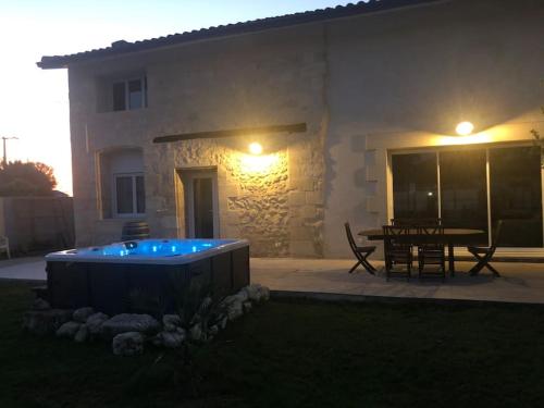 Gîte avec spa privatif à 500m de MARGAUX : Maisons de vacances proche de Soussans