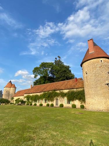 Pavillon d’entrée du château de Bouesse : Villas proche d'Argenton-sur-Creuse