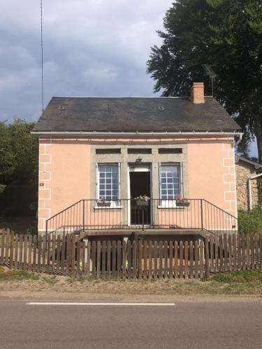 Petite maison : Maisons de vacances proche de Chissey-en-Morvan
