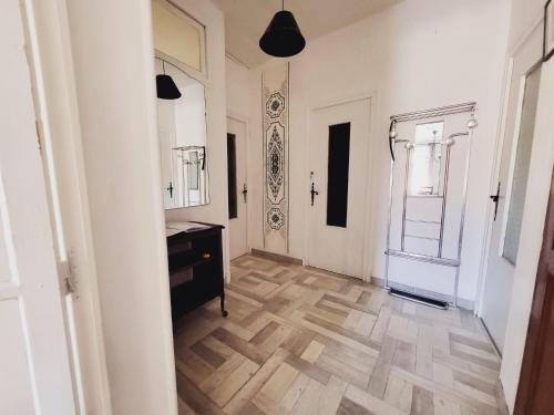 Bright apartment in Saint Ambroix near amenities : Maisons de vacances proche de Saint-Ambroix