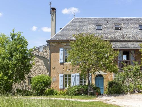Garden View Holiday Home in D gagnac with Jacuzzi : Maisons de vacances proche de Saint-Denis-Catus