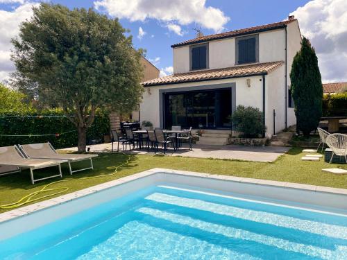 Carcalove - Pool, Billard & Jacuzzi - 10pax : Maisons de vacances proche de Floure