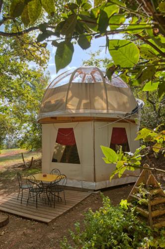 La tente perchée avec SPA privatif de la Tuilière : Tentes de luxe proche de Puget-Ville