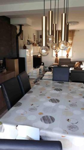 Maison chaleureuse avec barbecue quartier calme : Appartements proche de Voivres-lès-le-Mans