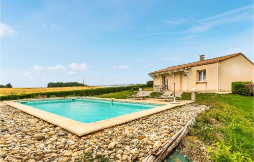 Amazing Home In Beauville With 2 Bedrooms, Private Swimming Pool And Outdoor Swimming Pool : Maisons de vacances proche de Hautefage-la-Tour