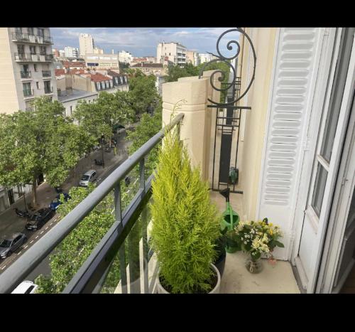 Bel Appartement avec balcon proche Roland Garos et Parc des Princes : Appartements proche de Saint-Cloud
