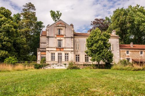 Le Domaine de Langlardie : B&B / Chambres d'hotes proche d'Étouars