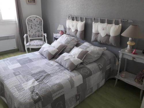 2 chambres avec 1 grand lit : Sejours chez l'habitant proche de Germigny-sur-Loire