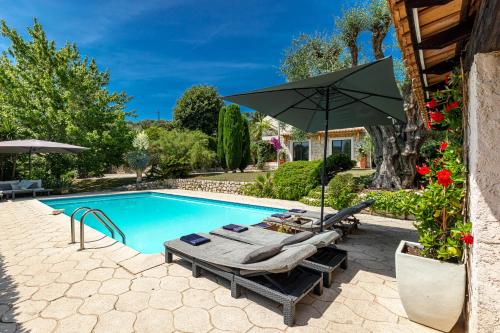 Private & comfortable stone villa with pool : Villas proche de Roquefort-les-Pins