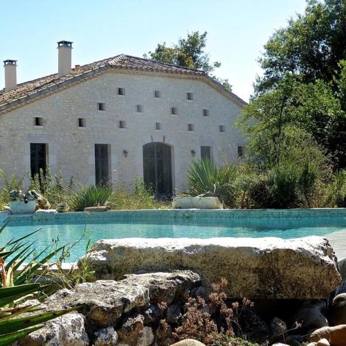 Lovingly Restored 18th-Century Grange for 6 : Maisons de vacances proche de Roquecor