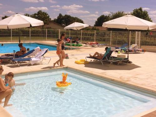 Modern villa with private pool in the beautiful Loire : Villas proche de Coutières
