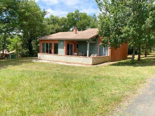 Detached house with air conditioning or floor cooling overlooking the Pyrenees : Maisons de vacances proche de Brenac