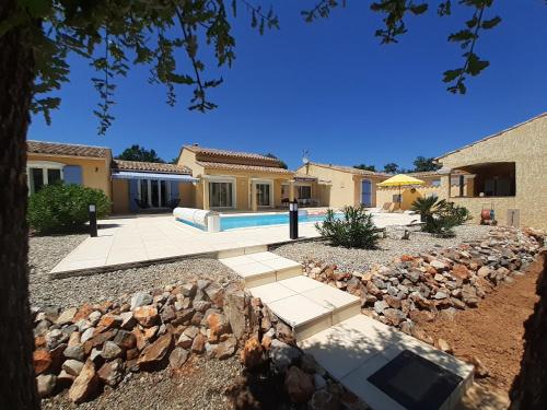 Authentique mas avec piscine en Provence : Sejours chez l'habitant proche de Fox-Amphoux