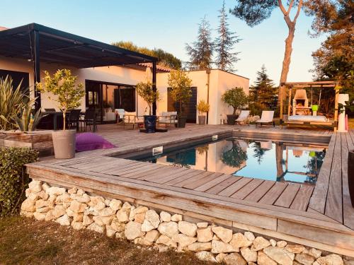 Villa moderne avec piscine : Villas proche de Le Triadou