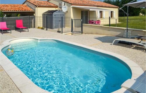Beautiful Home In Blis Et Born With Outdoor Swimming Pool, Internet And 4 Bedrooms : Maisons de vacances proche de Saint-Crépin-d'Auberoche