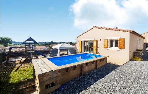 Beautiful Home In Roujan With Outdoor Swimming Pool, Wifi And 3 Bedrooms : Maisons de vacances proche de Pouzolles