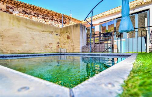 Stunning Home In Pouzilhac With 7 Bedrooms, Wifi And Outdoor Swimming Pool : Maisons de vacances proche de Valliguières