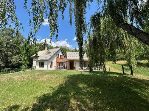 Maison refaite à neuf en pleine nature : Villas proche de Puy-Saint-Eusèbe