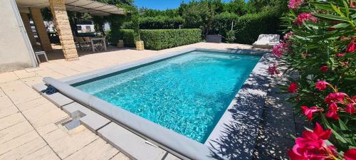 Studio le Cèdre avec piscine au calme : Appartements proche de Cadolive