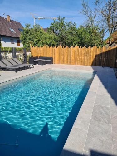 Villa avec piscine privée juste pour vous : Maisons de vacances proche de Soufflenheim