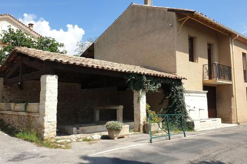 Belle maison avec jardin en Provence : Maisons de vacances proche de Banon