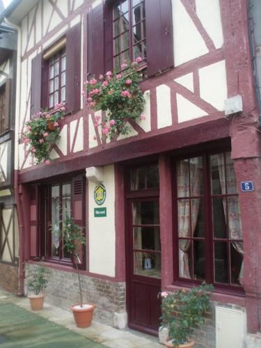 LA BOUILLOIRE, demeure historique et de caractère du 19è siècle. : Maisons de vacances proche de Moulineaux
