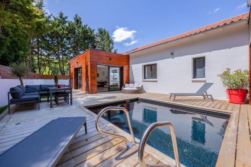 Villa d-exception avec piscine chauffée : Maisons de vacances proche de Lagord