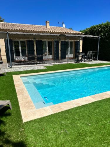 La bastidonne avec piscine privée : Villas proche d'Auriol