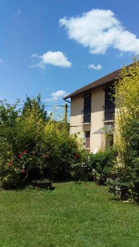 Maison familiale très gand jardin ombragé : Maisons de vacances proche de Lanzac