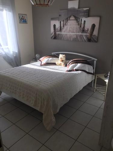 Agréable chambre dans maison : B&B / Chambres d'hotes proche de Saint-Romain-le-Puy