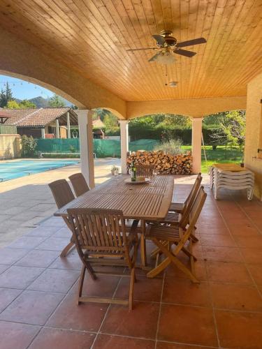 Quillan Villa with Pool : Villas proche d'Axat
