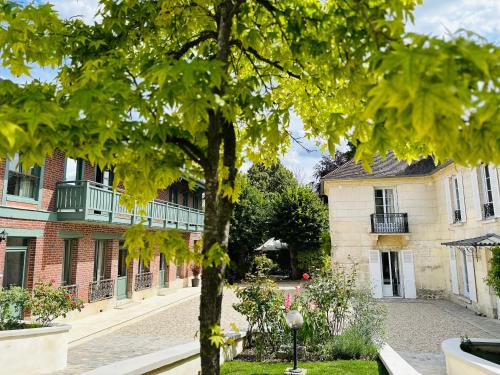 LA DEMEURE : B&B / Chambres d'hotes proche de Blaincourt-lès-Précy