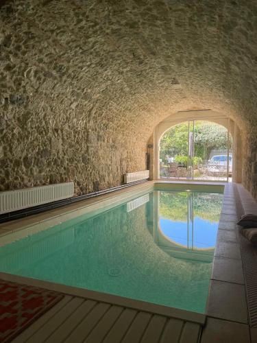 Appartement avec accès piscine et jardin dans hôtel particulier : Appartements proche de Réaup-Lisse