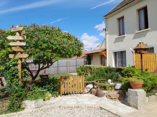 Ferme de Beaulieu, appartement avec jardin privatif : Appartements proche de Berchères-sur-Vesgre