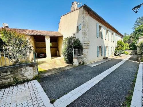 Maison en pierre 424 m² : Maisons de vacances proche de Sérignac-sur-Garonne